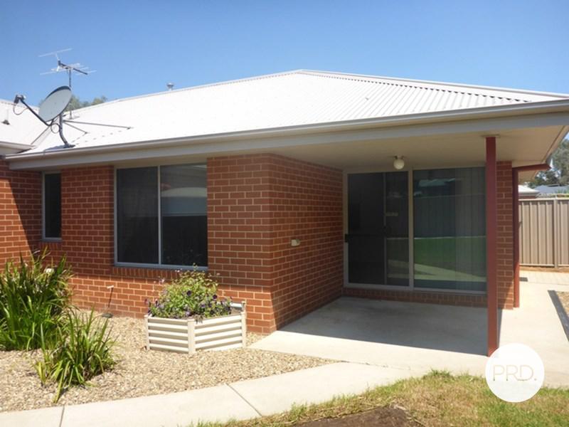 UNIT 2 29 NICOLA PL, LAVINGTON NSW 2641, 0 habitaciones, 0 baños, Townhouse