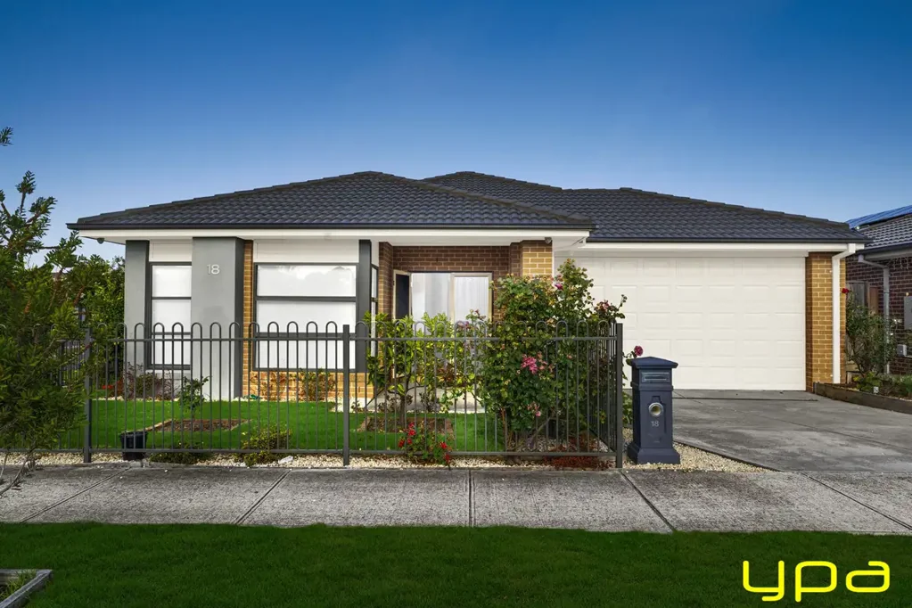 Modern Family Living in Clyde North