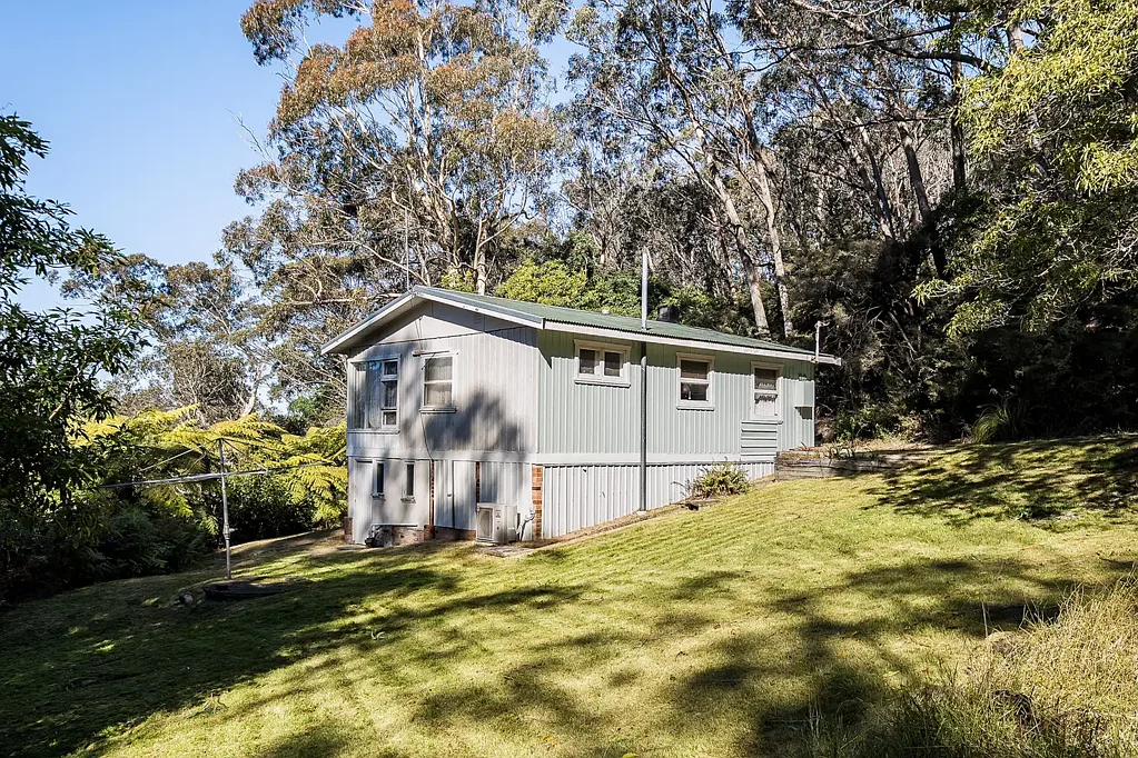 Katoomba 3 Bedroom 'Selah' Tranquil Retreat with Bushland and Mountain Views