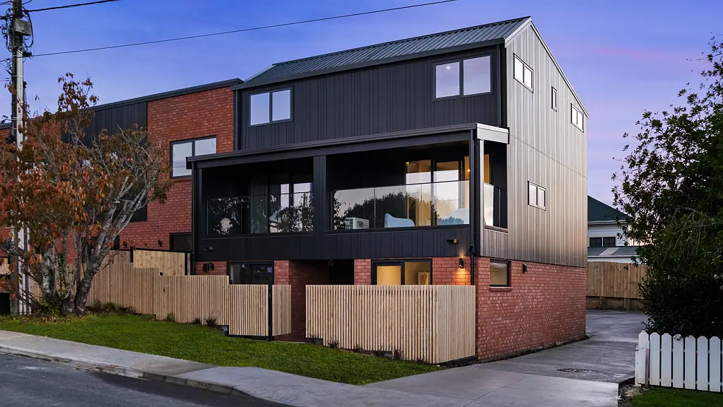 15B Cleve Road, Green Bay, Waitakere City, Auckland