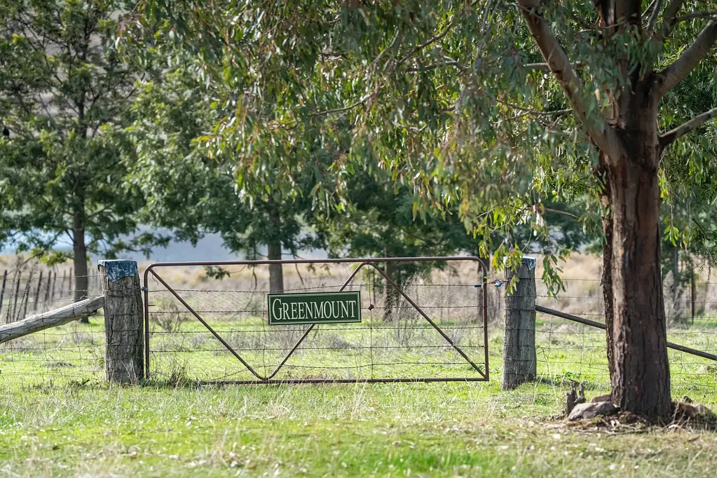 Talmalmo  RURAL LIFESTYLE AND MURRAY RIVER FRONTAGE.