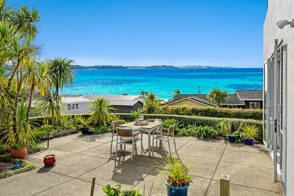 Algies Bay 5 Slaapkamer Home and Income - Price Reduced!