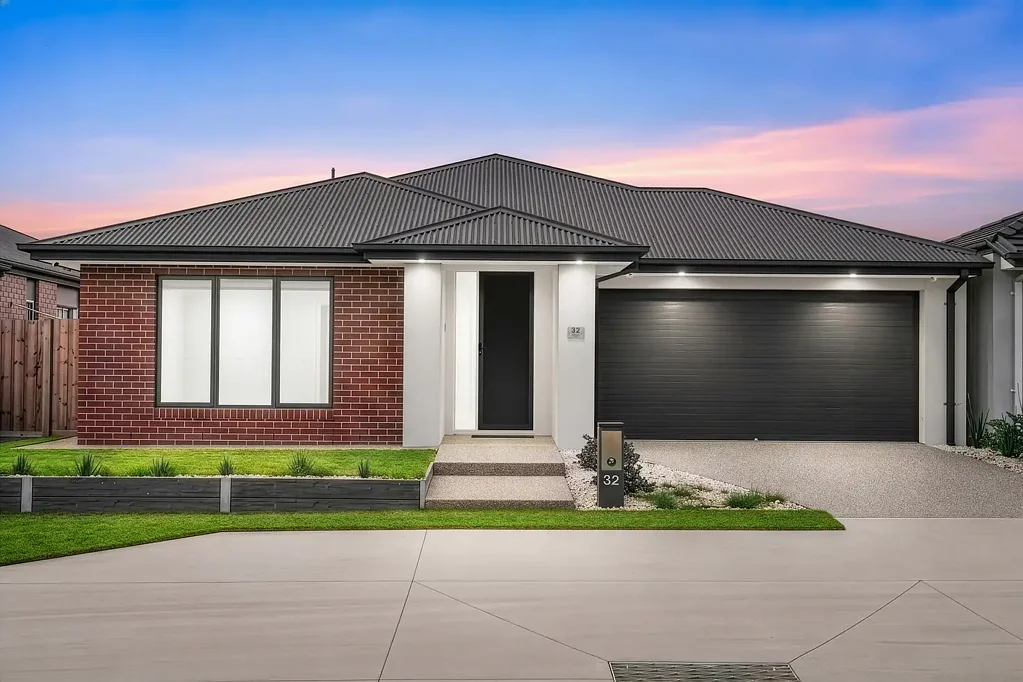 Deanside 4部屋 Stylish Family Home with Premium Upgrades in Prime Deanside Location!