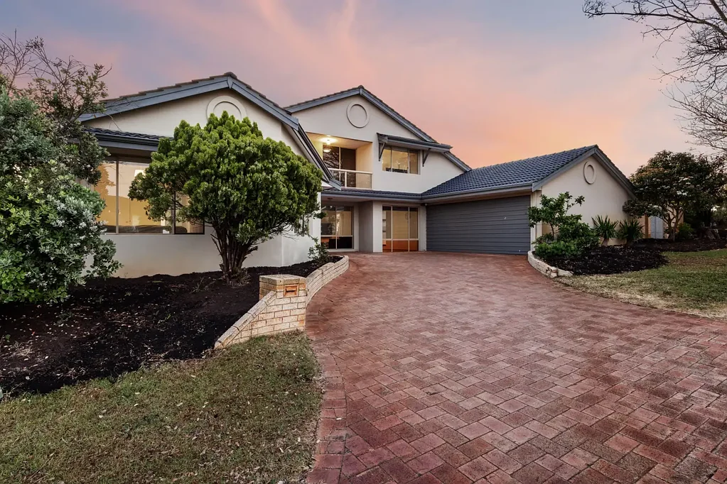 1 Paton Close, Winthrop, WA 6150