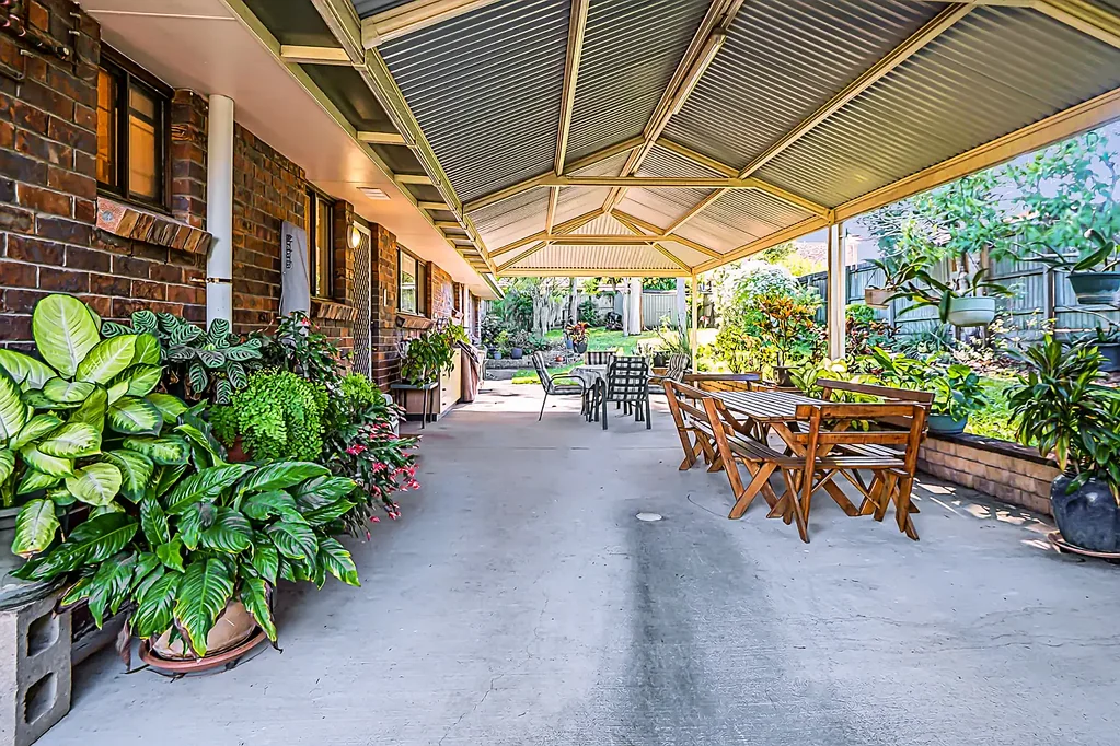 Shailer Park 4ห้องนอน Much-Loved Family Home on 1174m2 Ready for Its Next Chapter.