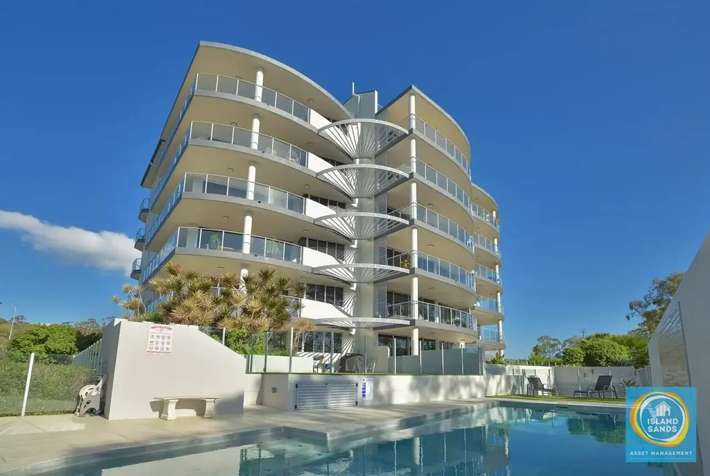 "THE PENTHOUSE" EXECUTIVE APARTMENT WITH RIVER VIEWS!