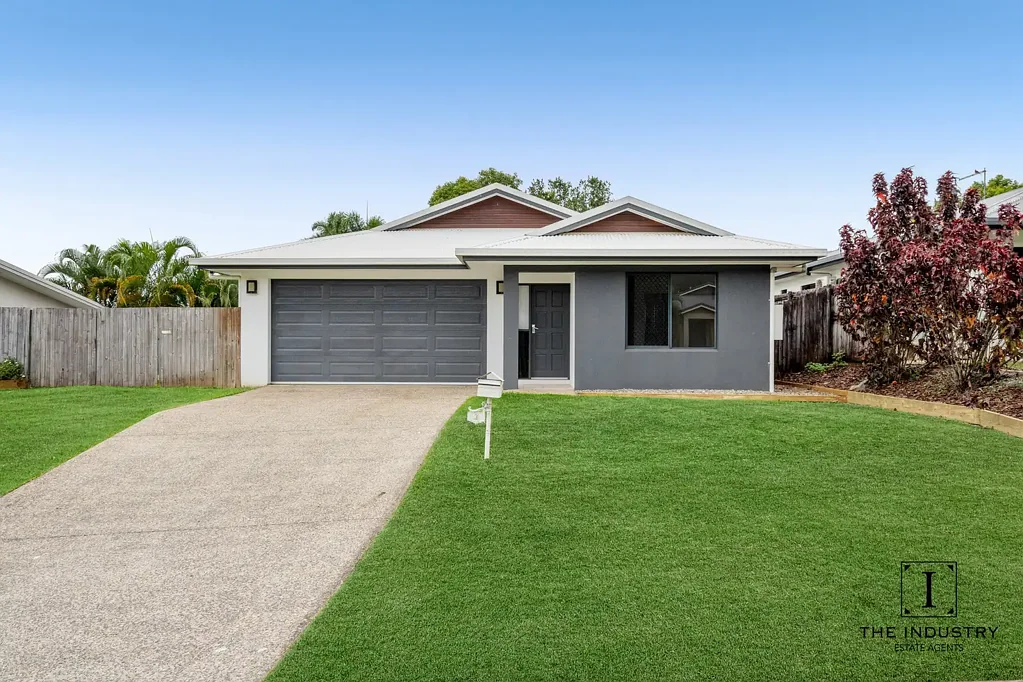 Beautiful & Spacious Family Home in Bentley Park