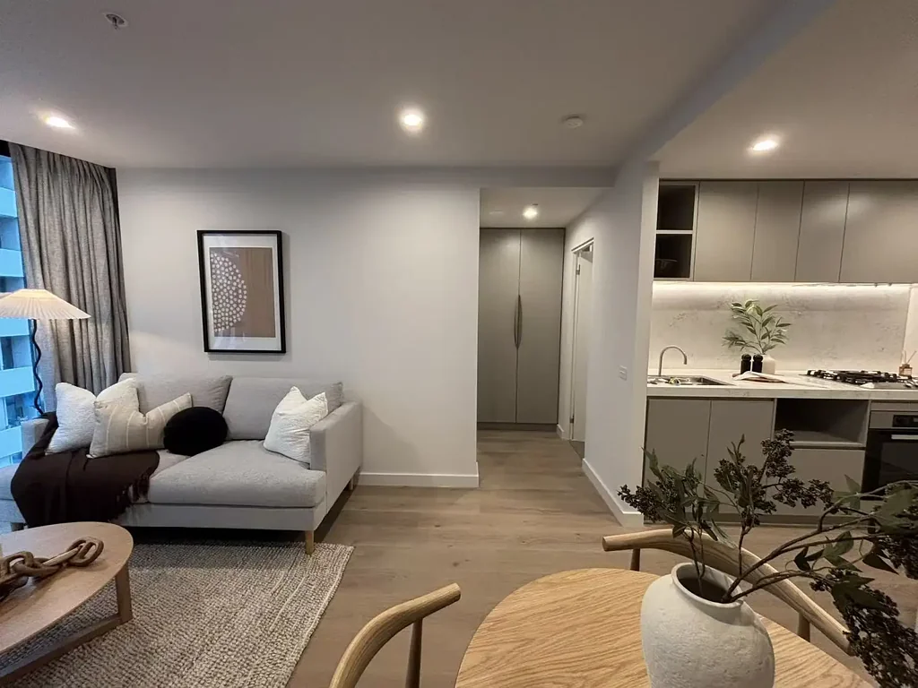 FULLY FURNISHED TWO-BEDROOM LUXURY APARTMENT IN AT 380MELBOURNE!