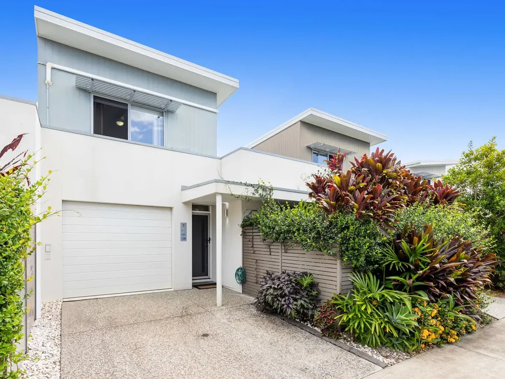 Well Maintained Townhouse in a Fantastic Location!