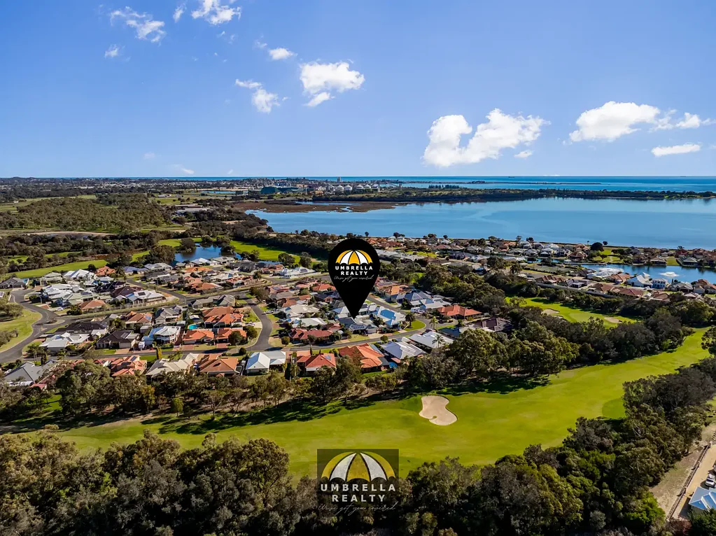 Pelican Point 4침실 Spacious Family Living with Exceptional Entertaining in the Prestigious Pelican Point Golf Estate