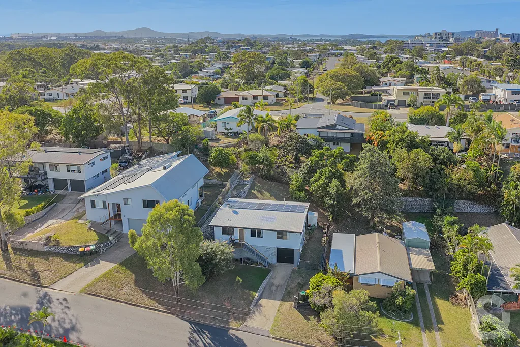 West Gladstone 3 Slaapkamer Elevated Family Living with Space, Character & Potential