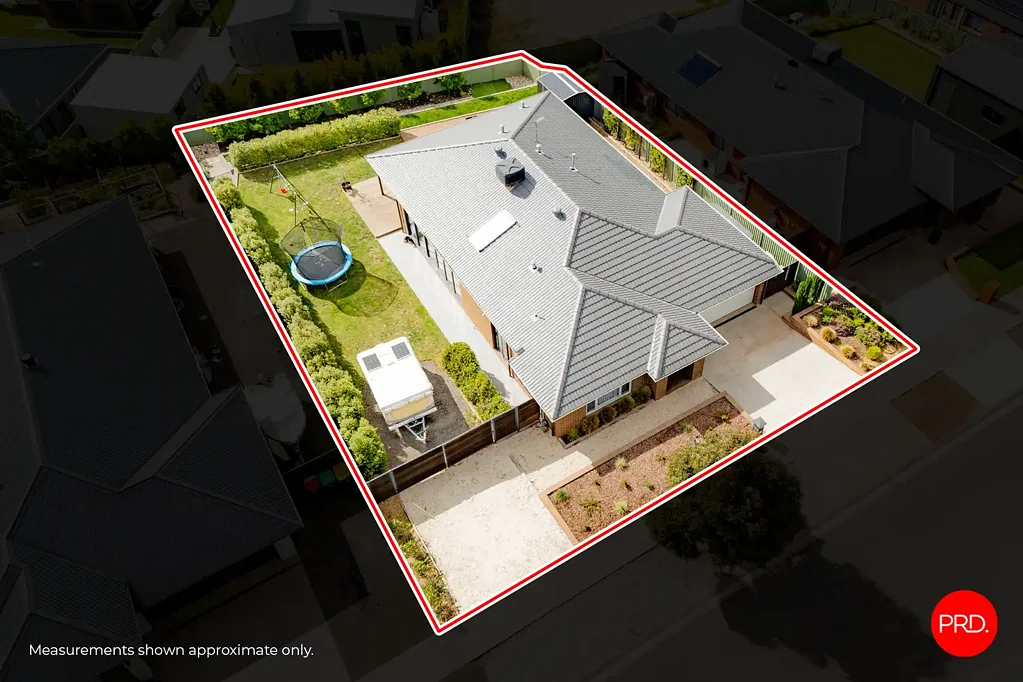 Junortoun 4ห้องนอน Sunny Family Haven with Deck & Big Backyard