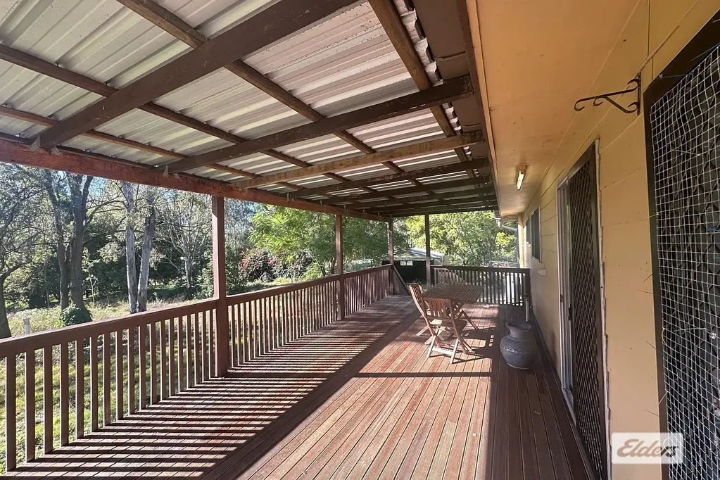 ACREAGE AND LARGE HOME READY TO RENT