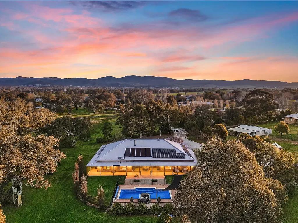 Mudgee 5 Bedroom Quiet, Grand, and Highly Sought-After
