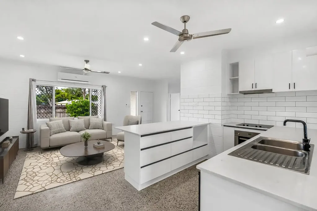 Edmonton 3Phòng ngủ SERIOUSLY STUNNING STARTER SPRAWLED OVER 800m2 - SIDE & REAR ACCESS