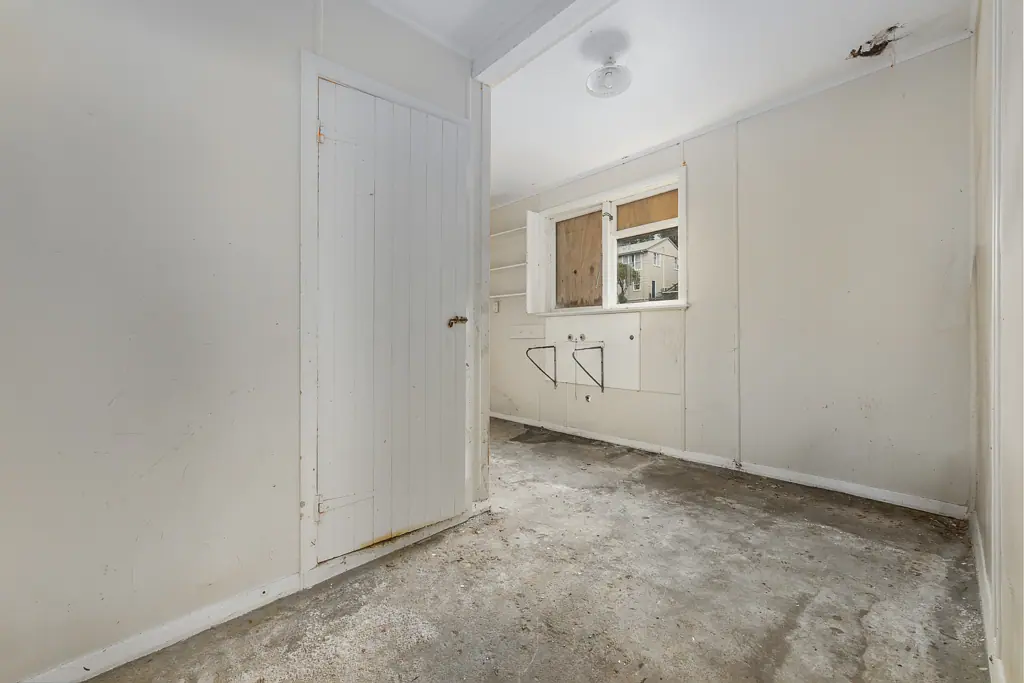 Cannons Creek 4房  Renovate or detonate