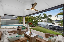 1 Windchimes Way, Helensvale
