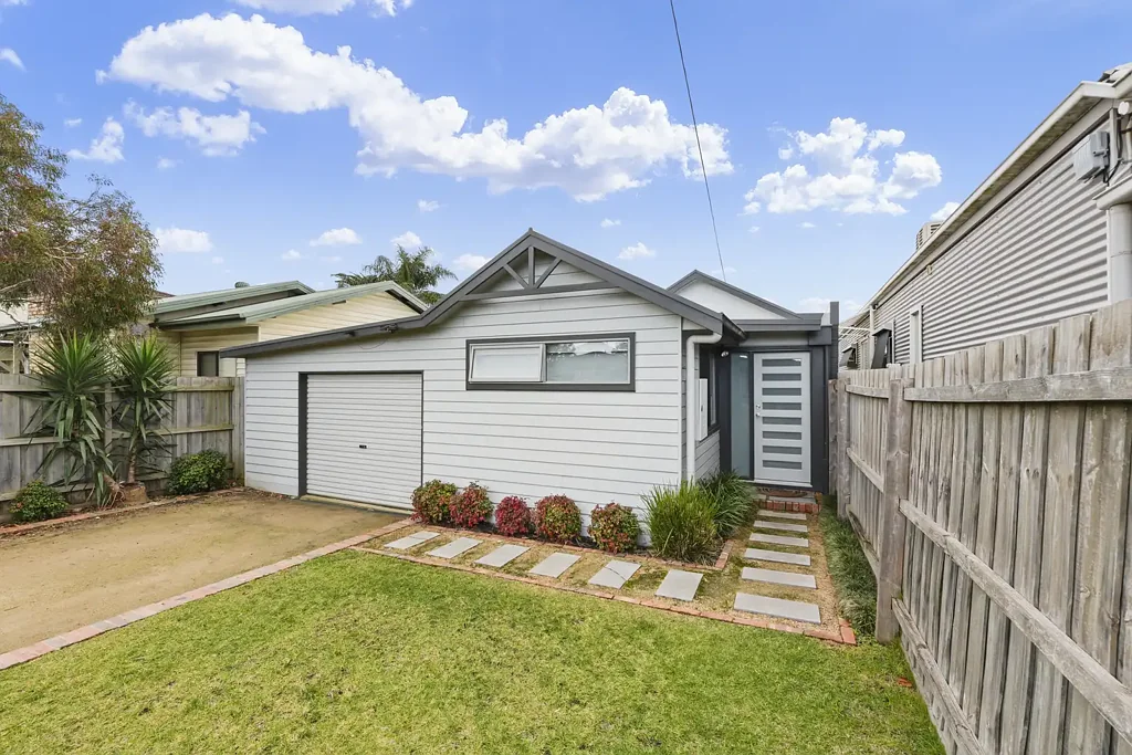 Charming 2-Bedroom Home in Prime Beachside Location