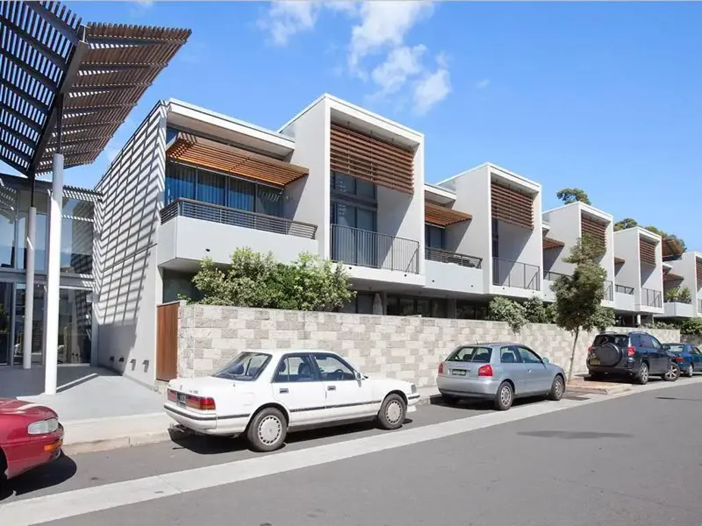 SPLIT LEVEL ONE BEDROOM APARTMENT