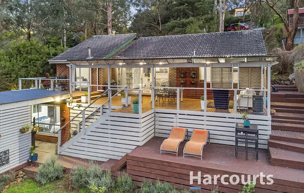 Upper Ferntree Gully 3Habitaciones Split Level Character on 1,526sqm!