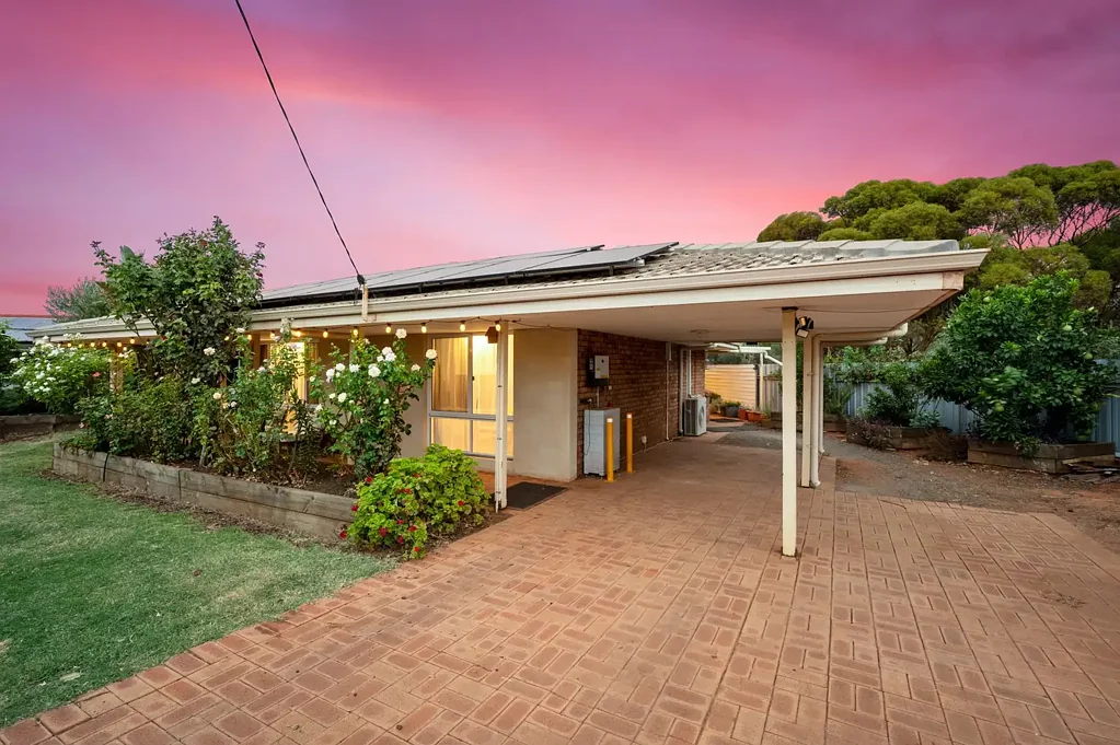 17 Littlewood Place, West Lamington, WA 6430