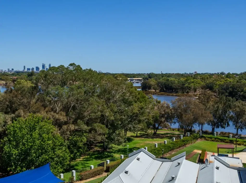 Ascot 1Moenga RIVER VIEWS & RESORT VIBES