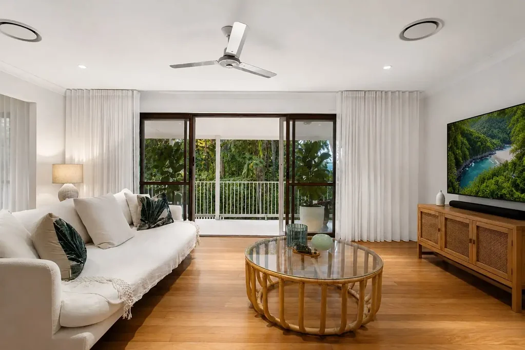 Mons 4침실 Beautifully Renovated Retreat with Dual Living Potential on 5,962sqm