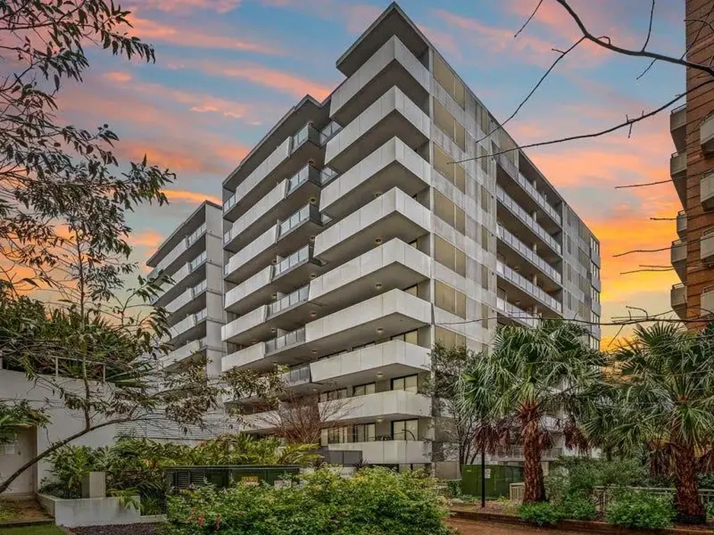 MODERN 1 BEDROOM APARTMENT