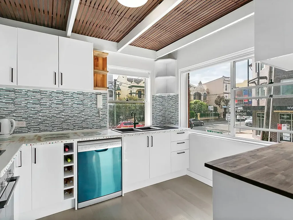 STUNNING APARTMENT IN PRIME POSITION