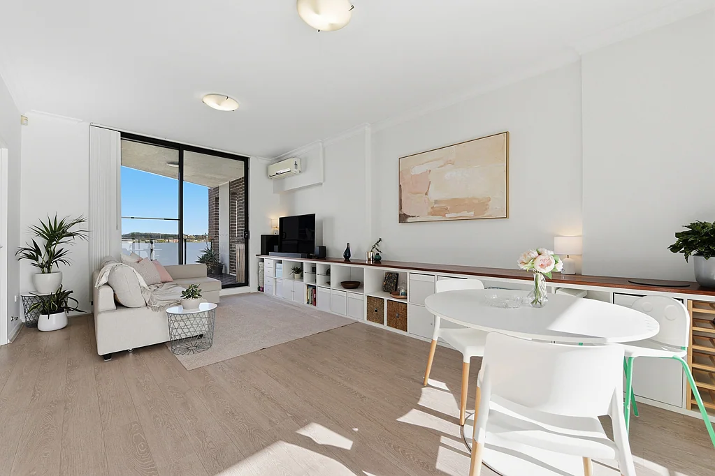Lidcombe 3 Slaapkamer Spacious Three-Bedroom Apartment with Double Balconies