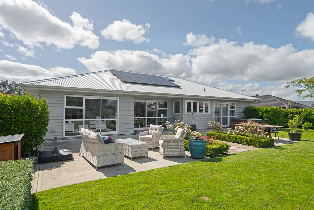 Solway 4બેડરૂમ 231m2 Executive Home, 1039m2 Section