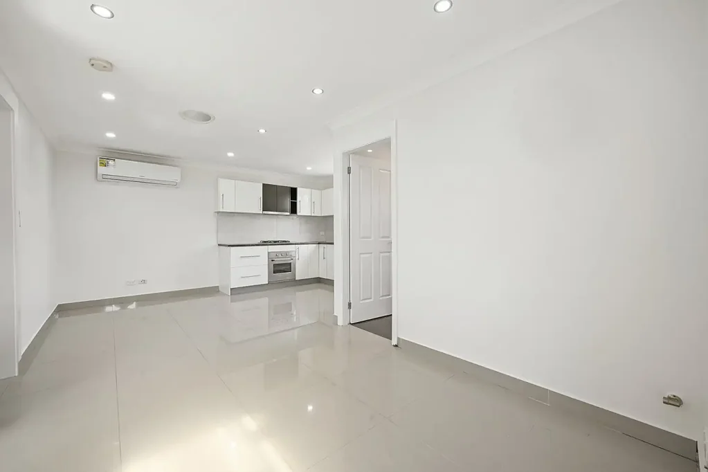 Sun Soaked, Modern Granny Flat in a Convenient Location!