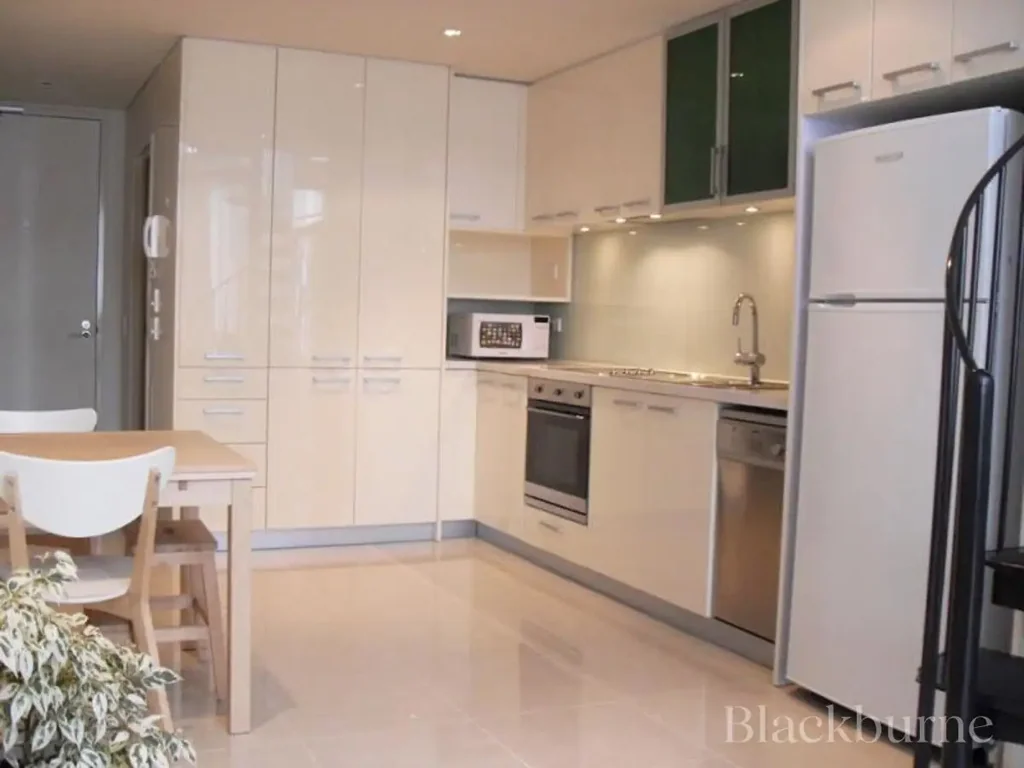 CHIC FULLY FURNISHED INNER CITY APARTMENT