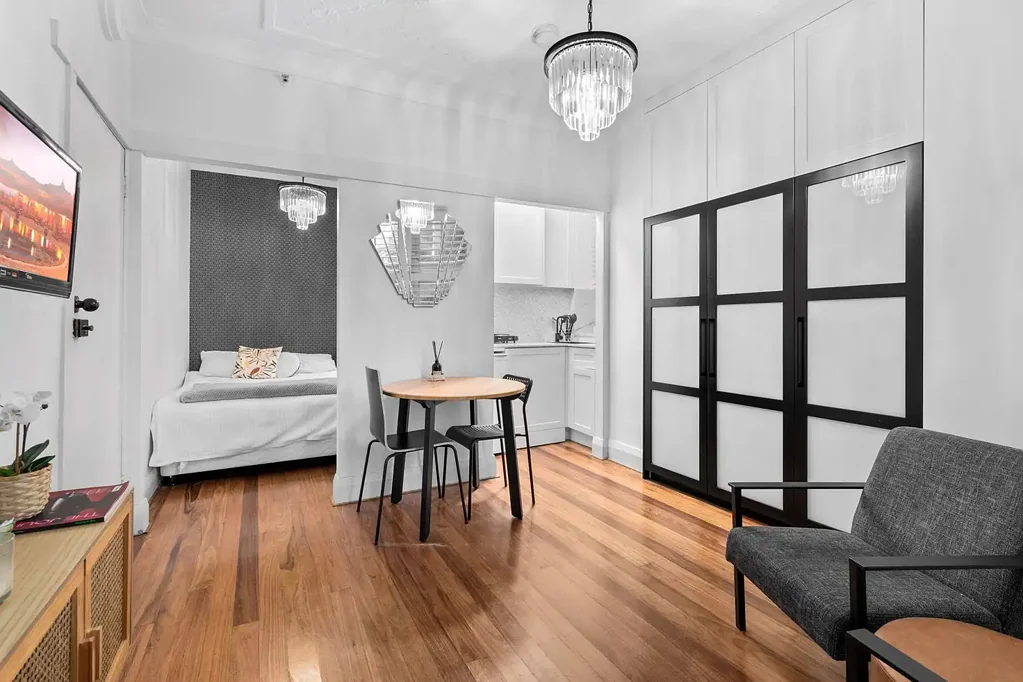 Neat and Central Studio in Palms