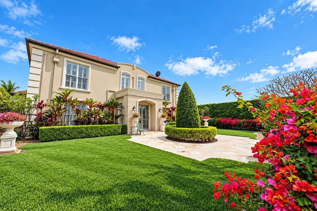 Hope Island 6房  European-Inspired Elegance Overlooking the 16th Fairway