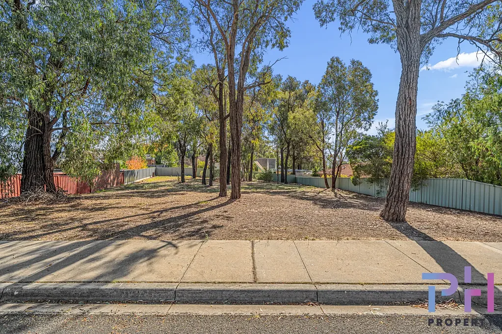 Strathdale BLUE CHIP LAND OPPORTUNITY IN ELITE STRATHDALE POCKET!