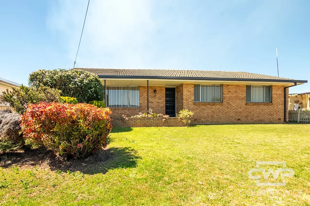 Glen Innes 3 Bedroom Space, Versatility & Opportunity on 2,094m² Block