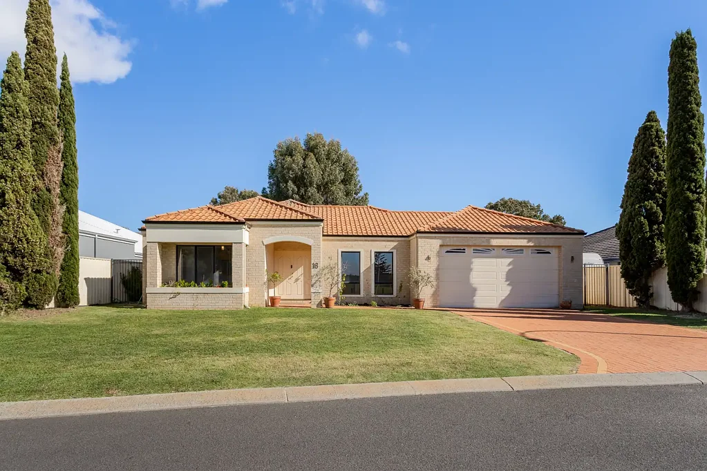 16 Pebble Drive, Geographe, WA 6280
