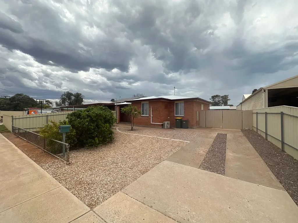 To register & apply for this property, please use this link: https://snug.com/