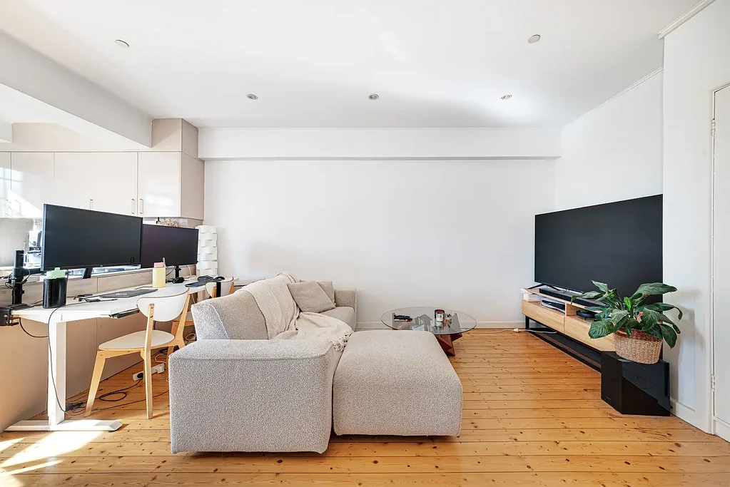 Charming and Convenient One Bedroom Apartment - Unfurnished