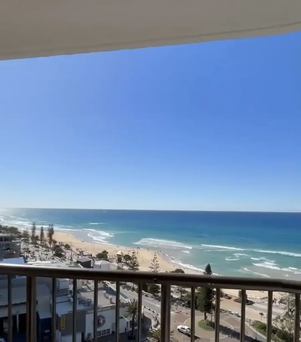Surfers Paradise 1 Bedroom Coastal Living with Stunning Beach Views