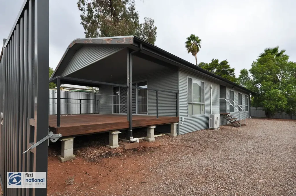 Port Augusta 4chambre Modern Comfort & Ideal Location – Walk to Everything!