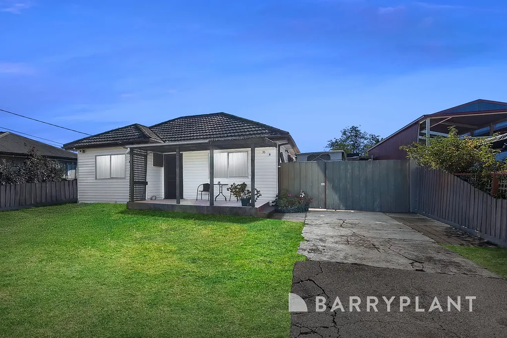 St Albans 3房 宽敞地块661m² 三卧实用布局 车道充足停车 便利交通购物 发展潜力无限 Prime Development Opportunity on 661m² (Approx.) – Growth Zone Location!