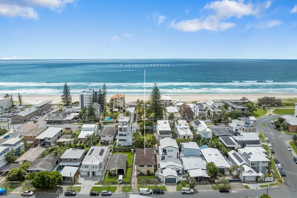 Mermaid Beach 7침실 Incredible Beachside Position, Three Apartments , Endless scope…