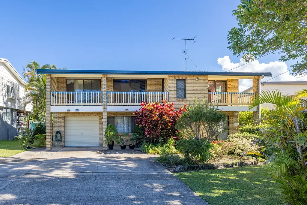 Currimundi 4chambre Spacious Family Living with Outstanding Dual Living Potential