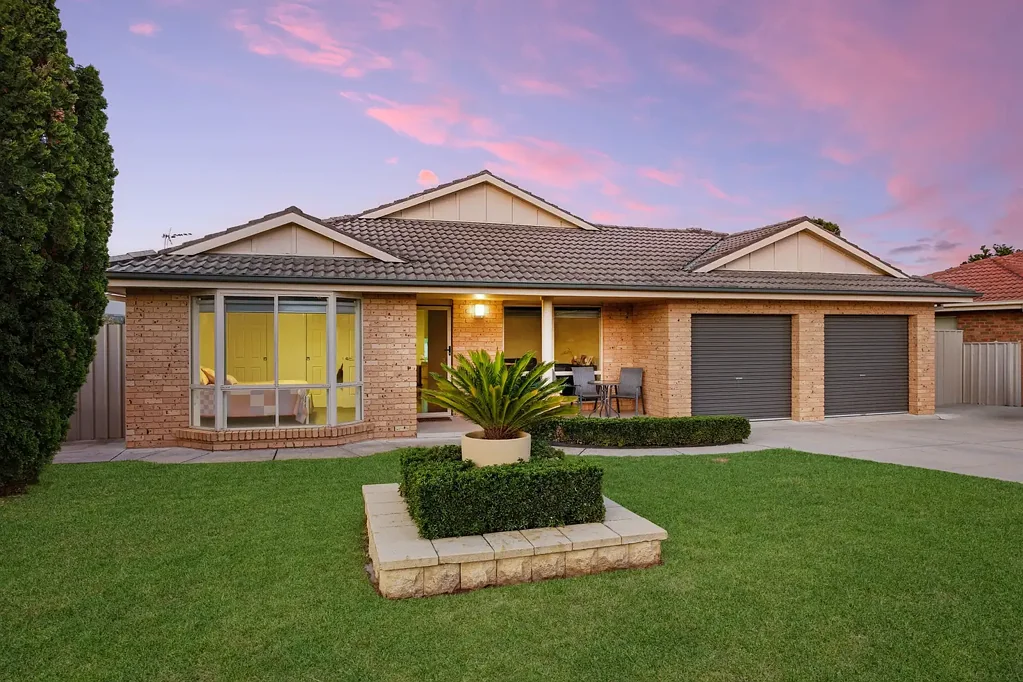 18 Gidgee Place, Glenfield Park, NSW 2650