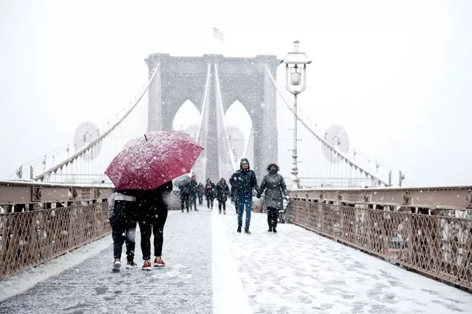 突发!雪飑席卷大苹果,瞬间纽约被“洗白”!史上首次!