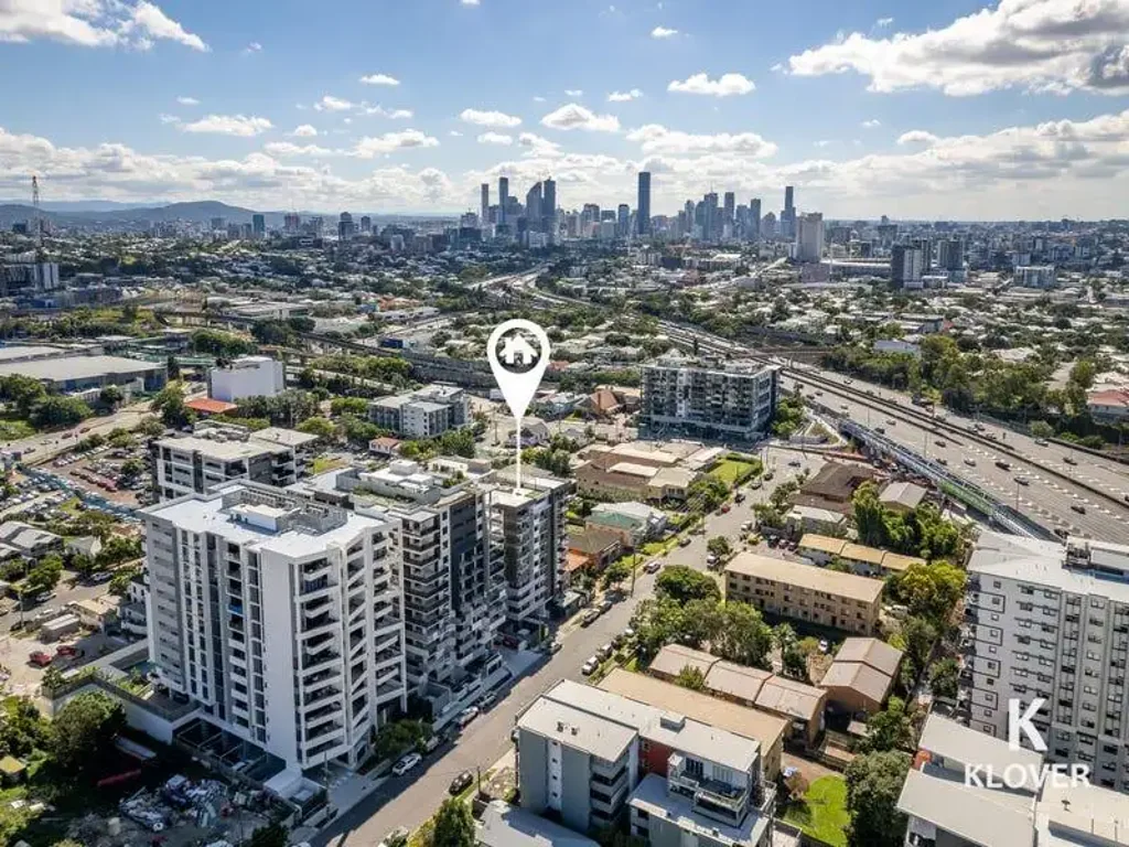 Woolloongabba 2 Bedroom Modern City-Fringe Living with Spectacular Rooftop Views