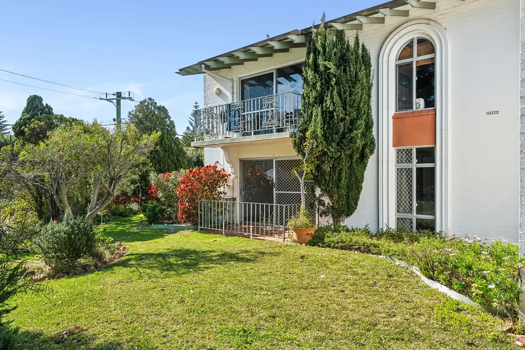 Coastal Gem in a Quiet Complex!