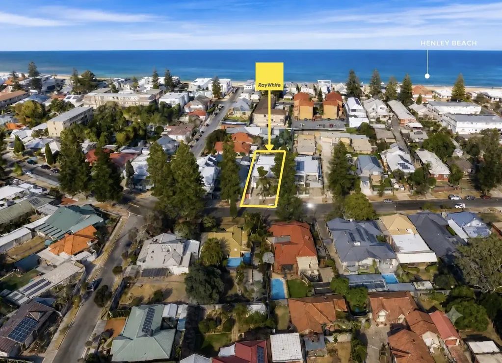 Henley Beach South 3침실 POSITION PERFECT JUST 200M FROM THE GOLDEN SANDS OF HENLEY BEACH SOUTH